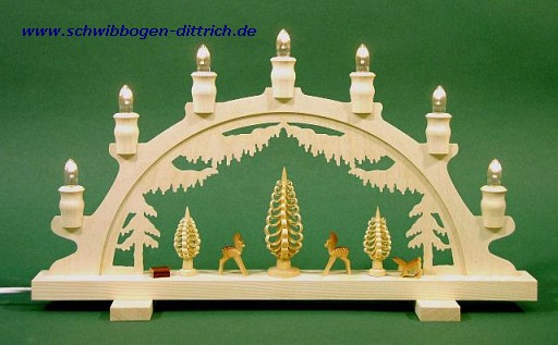 Schwibbogen Waldmotiv mit 7 el. Kerzen mit gedrechselten und geschnitzen Figuren; Lnge ca. 46cm